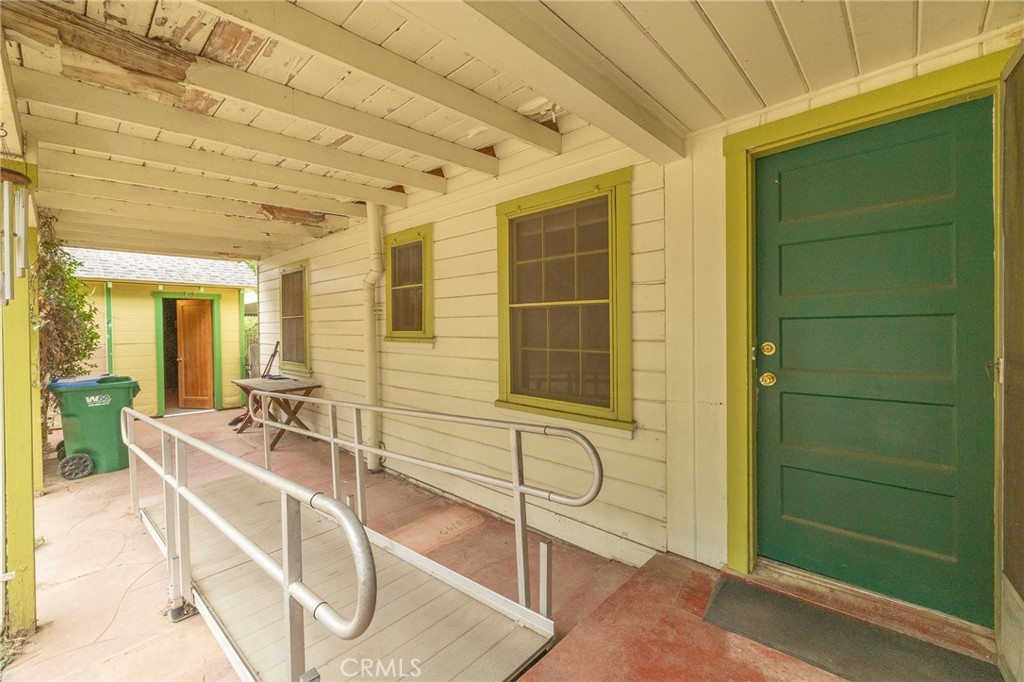 910 W 12th Avenue Property Photo 5
