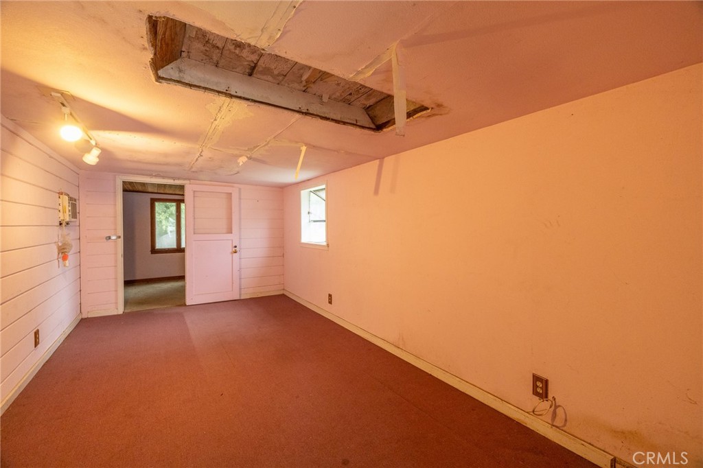 910 W 12th Avenue Property Photo 7