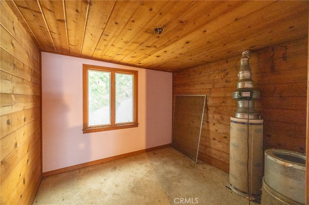 910 W 12th Avenue Property Photo 10