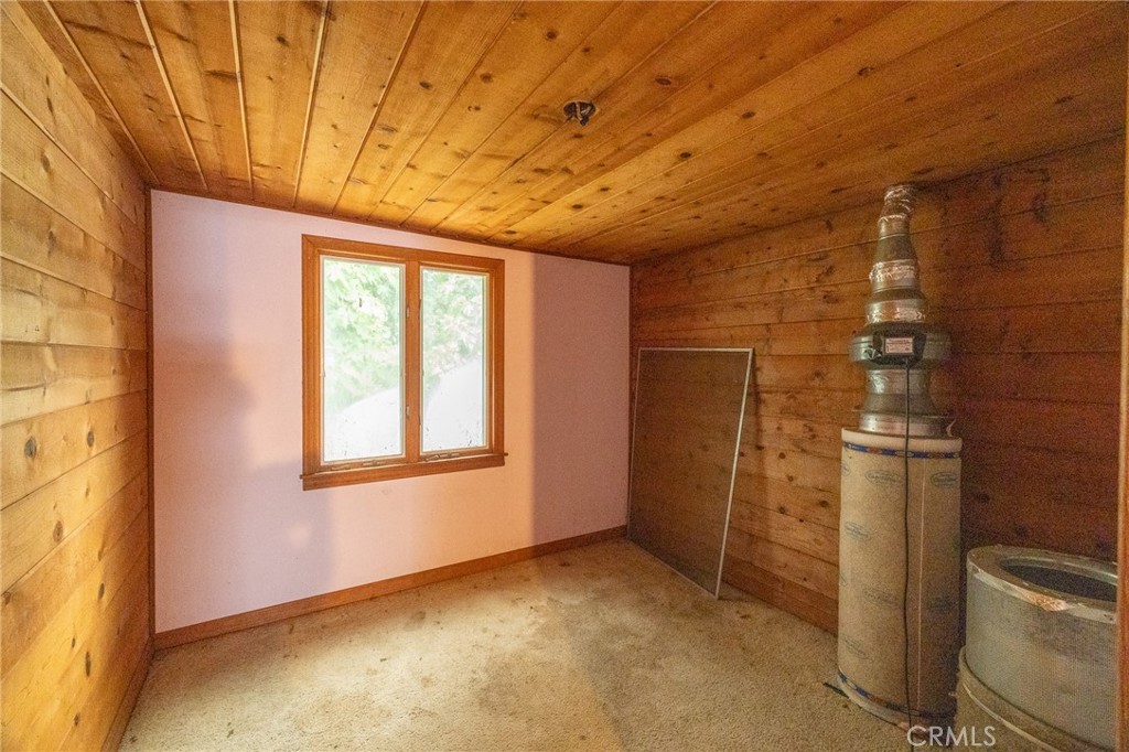 910 W 12th Avenue Property Photo 11