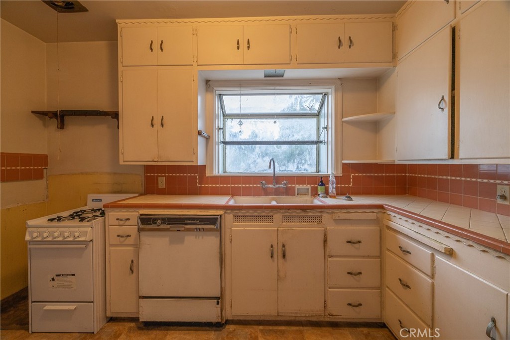 910 W 12th Avenue Property Photo 15