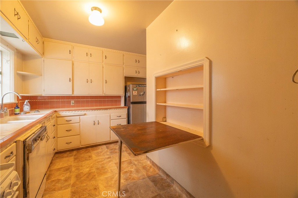 910 W 12th Avenue Property Photo 17