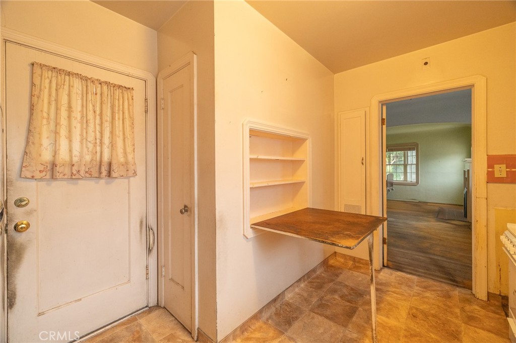 910 W 12th Avenue Property Photo 18