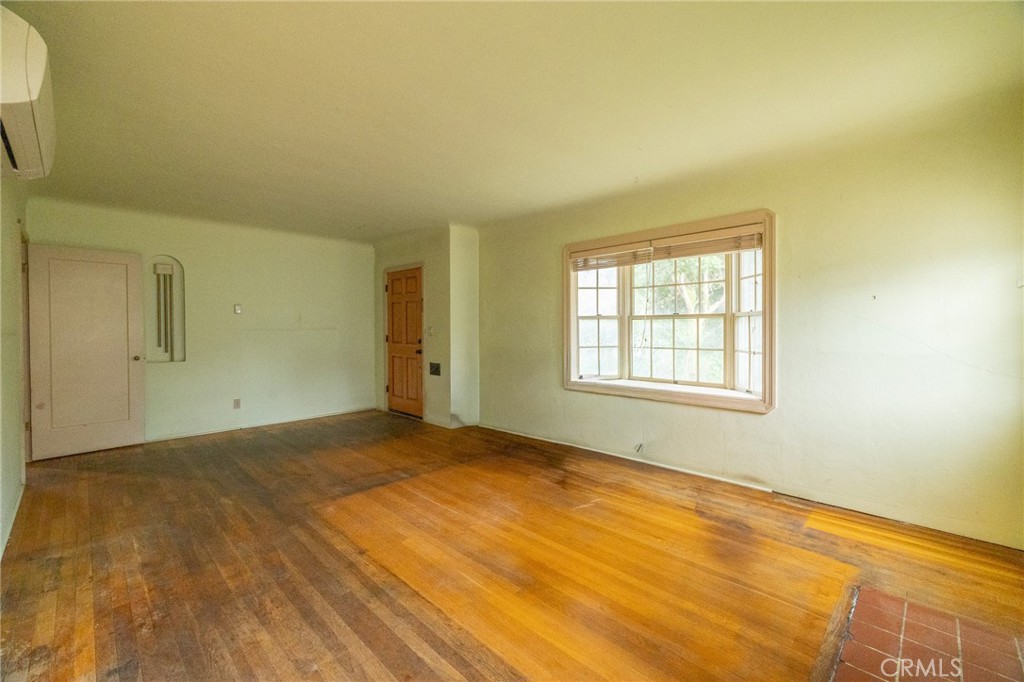 910 W 12th Avenue Property Photo 23
