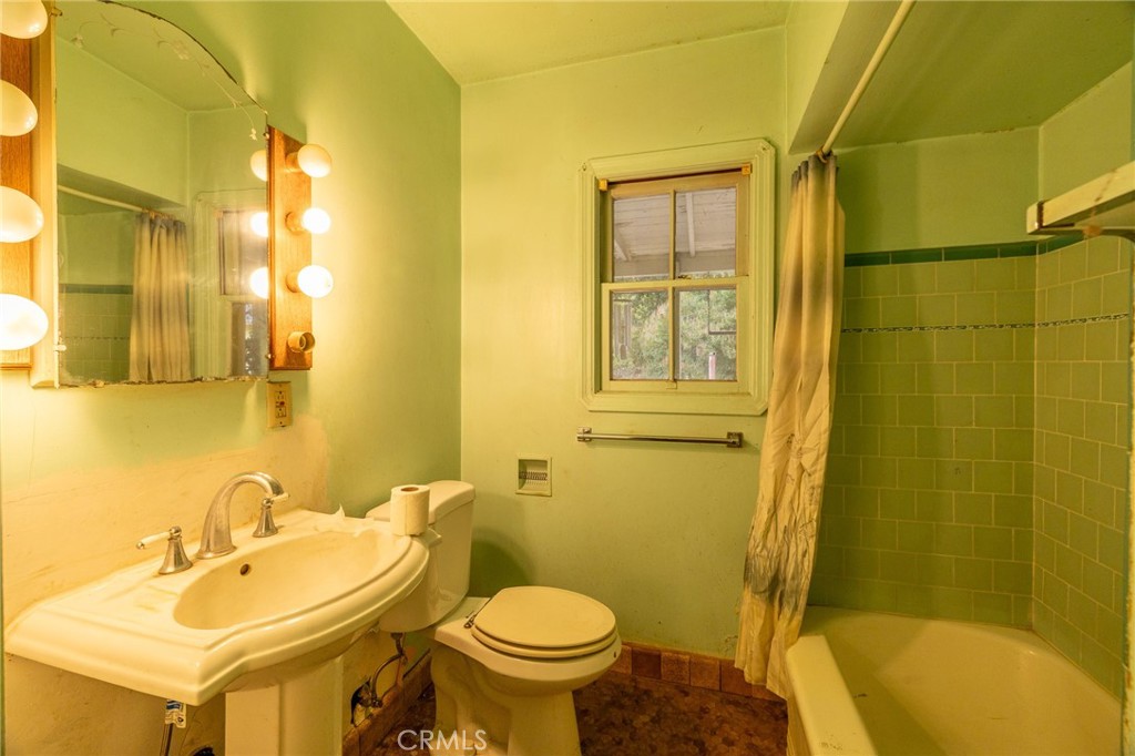 910 W 12th Avenue Property Photo 30