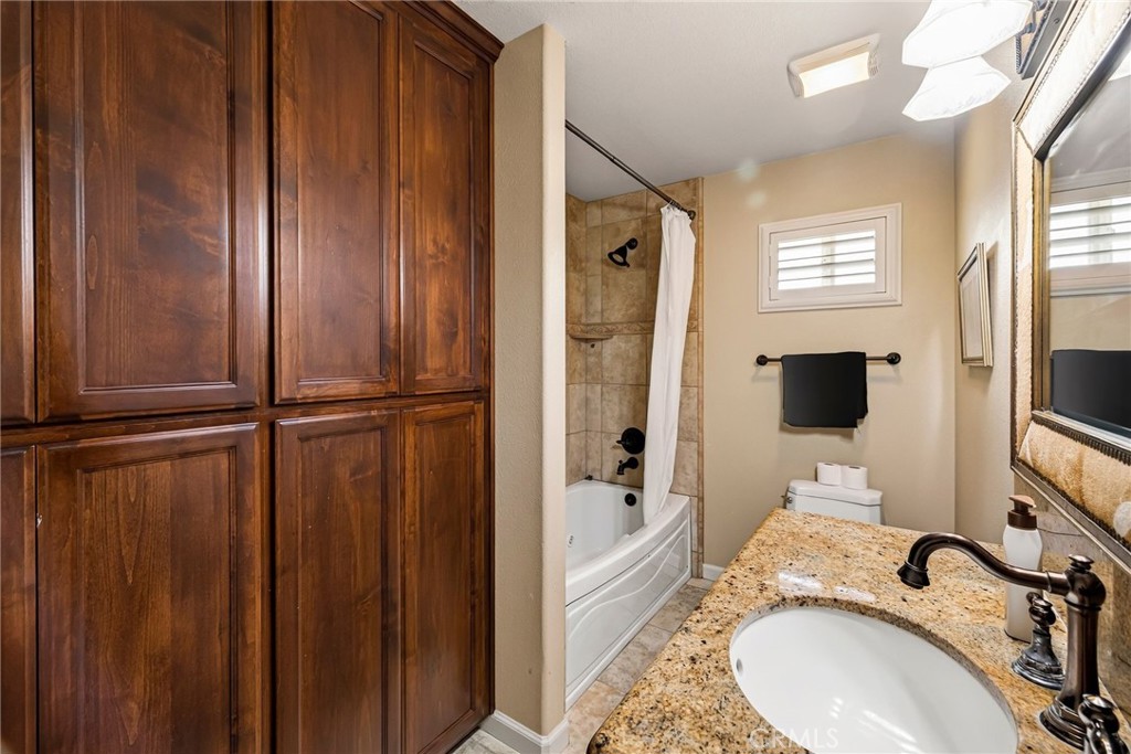 942 12th Property Photo 40