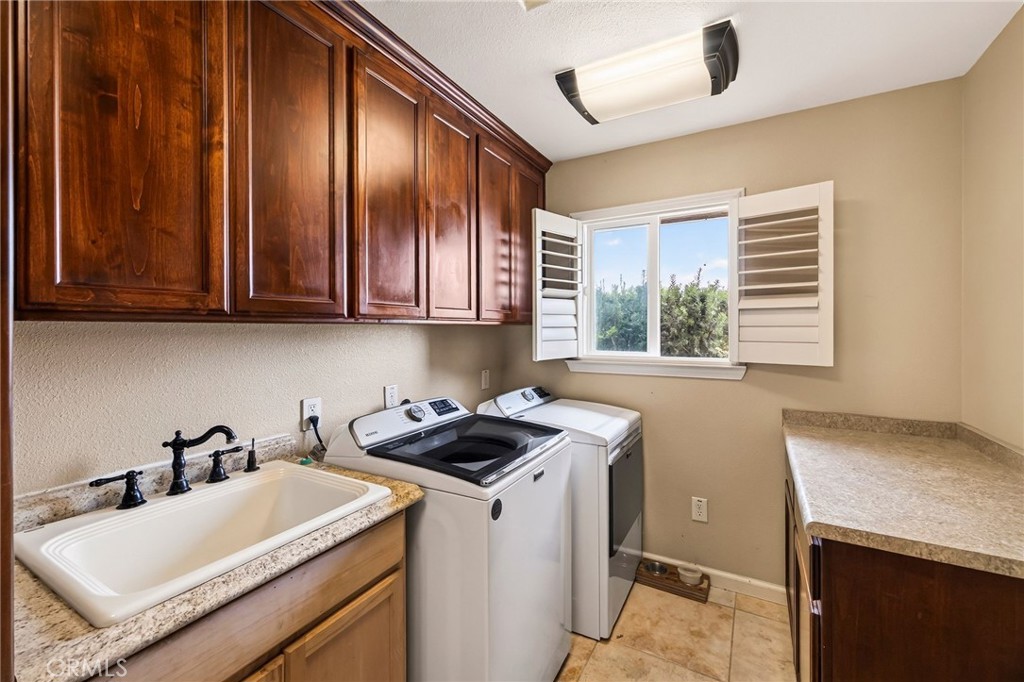 942 12th Property Photo 44