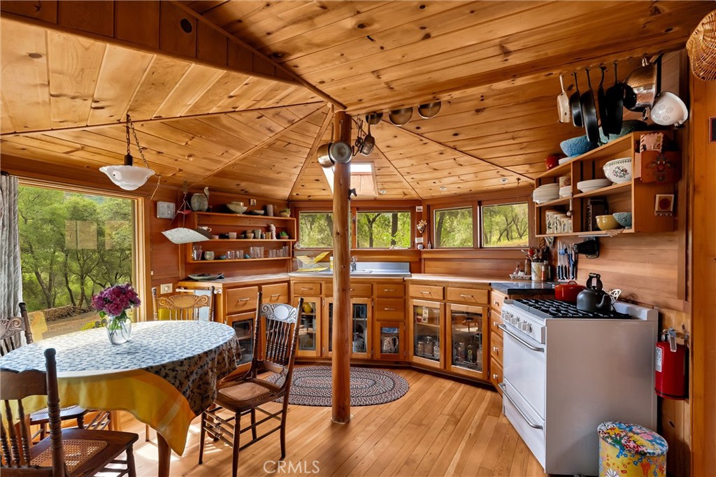 13411 Bean Flat Property Photo 3