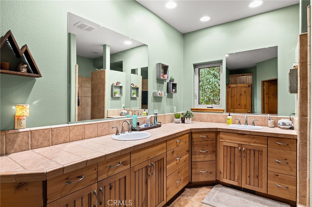 14989 Woodland Park Property Photo 18