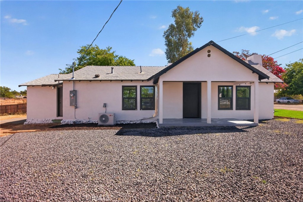 1080 Butte Property Photo 1