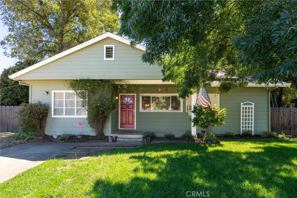 42 Oak Property Photo 1