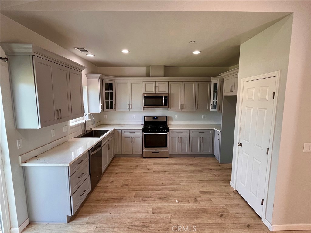 677 Meyers Property Photo 4