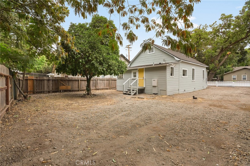 1406 W 7th Property Photo 39