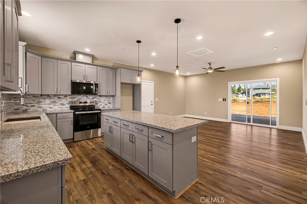 1439 Powell Property Photo 8