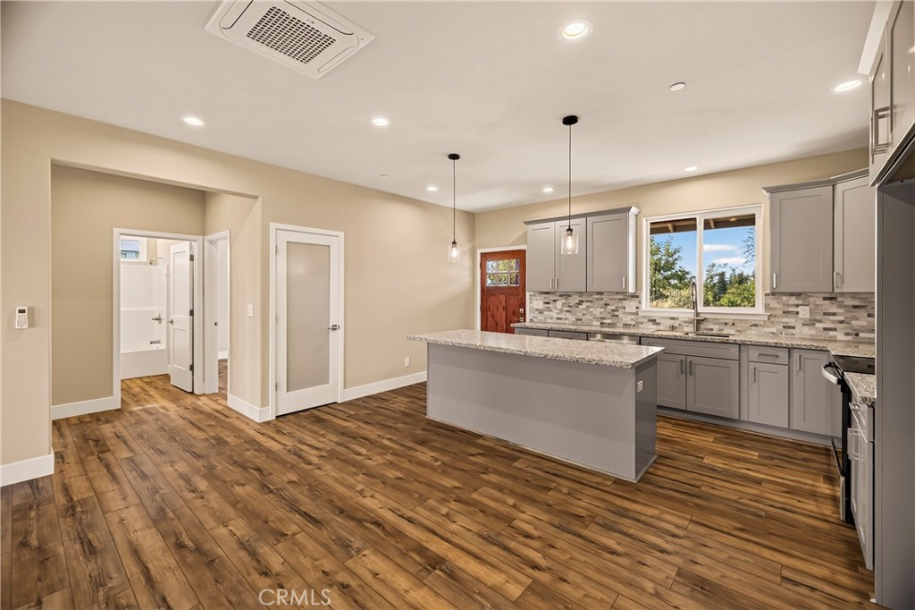 1439 Powell Property Photo 14