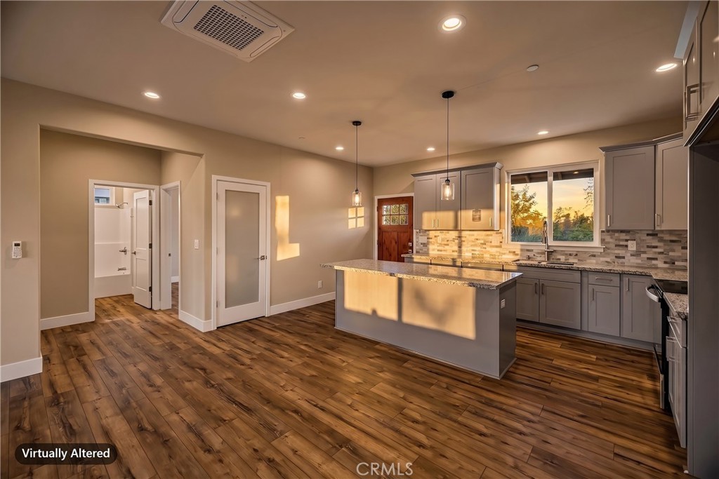 1439 Powell Property Photo 15