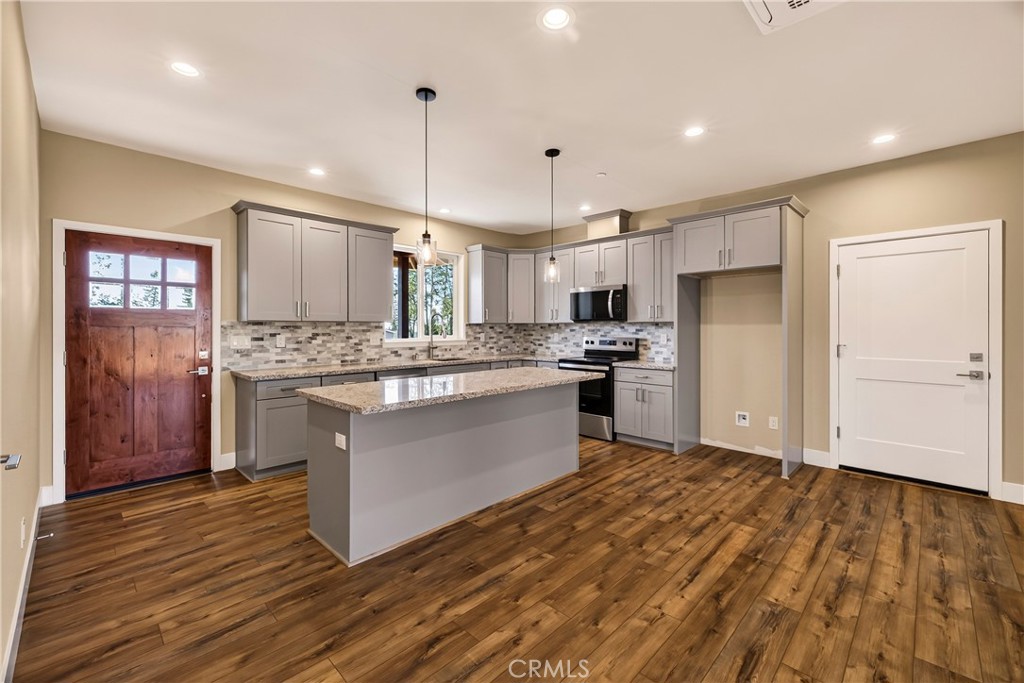 1439 Powell Property Photo 16
