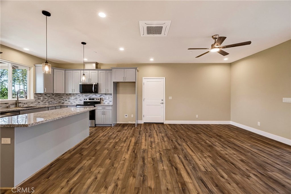 1439 Powell Property Photo 17