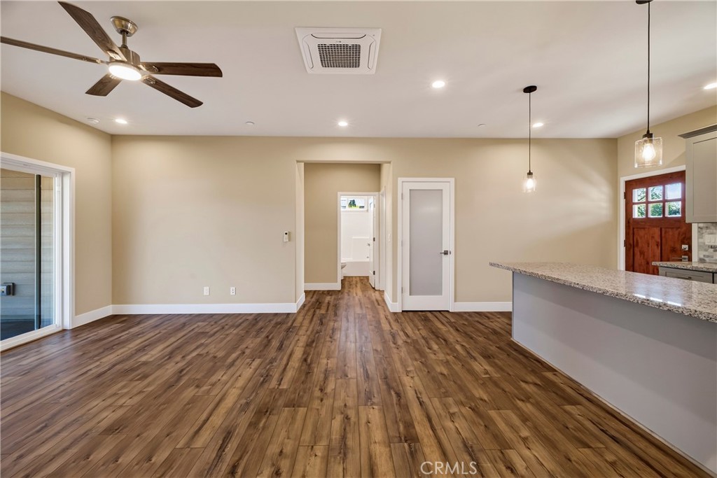 1439 Powell Property Photo 18
