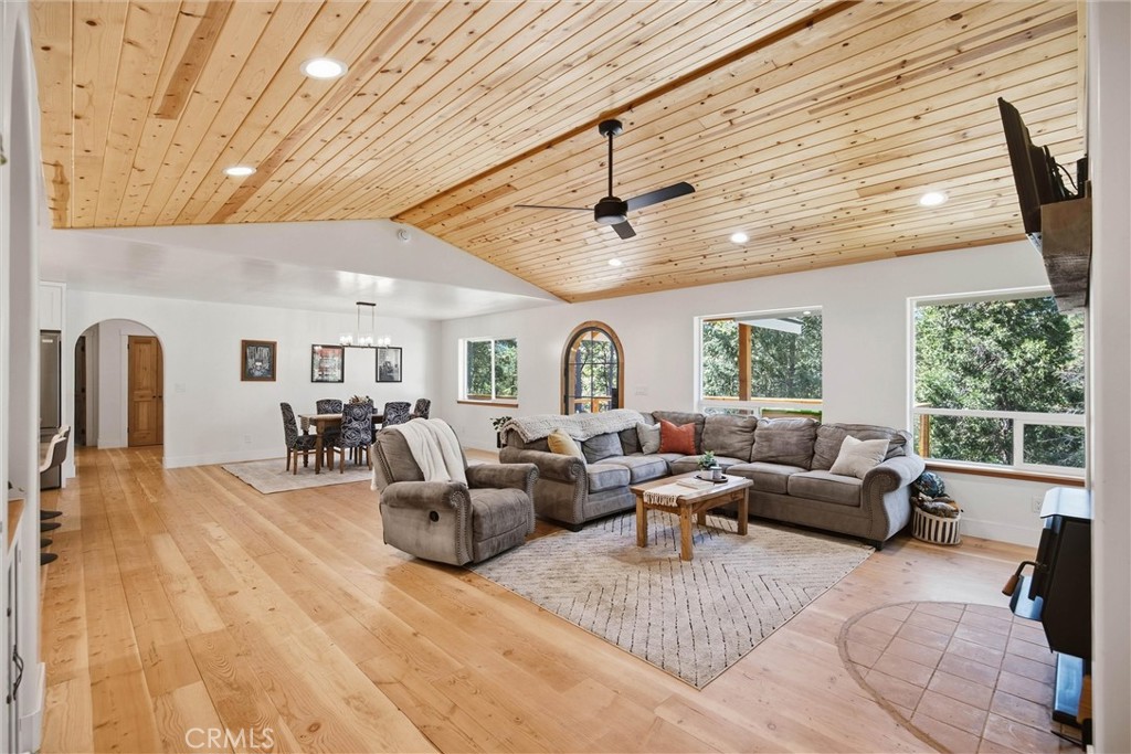 535 Hillside Property Photo 10