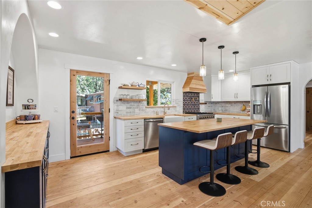 535 Hillside Property Photo 15