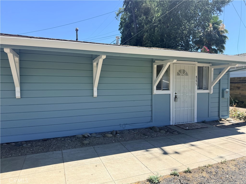 885 E 7th Avenue Property Photo 1