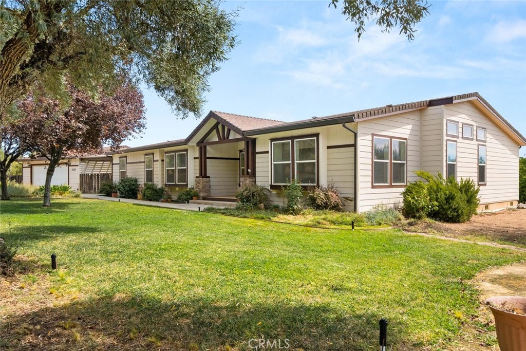 23551 Carona Avenue Property Photo 9