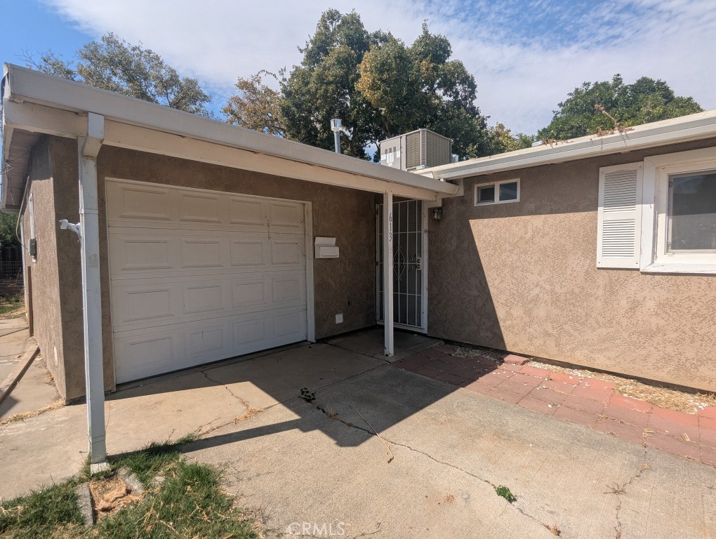 613 S Murdock Property Photo 3