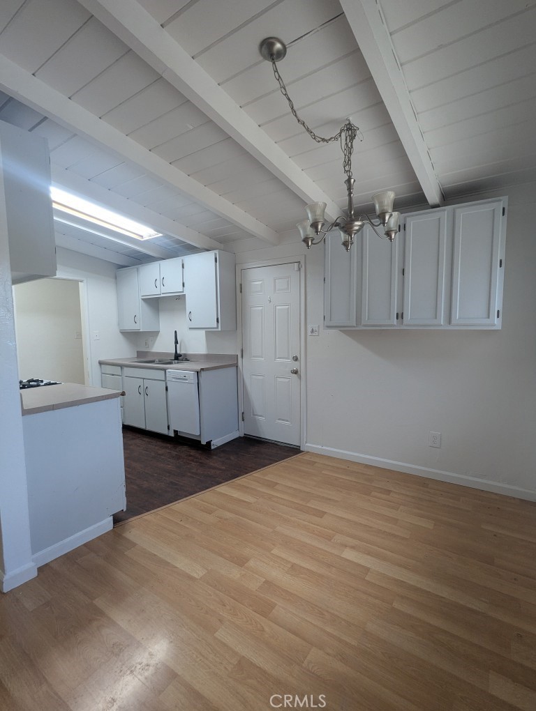 613 S Murdock Property Photo 8