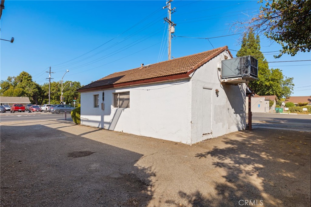 657 E 3rd Avenue Property Photo 7