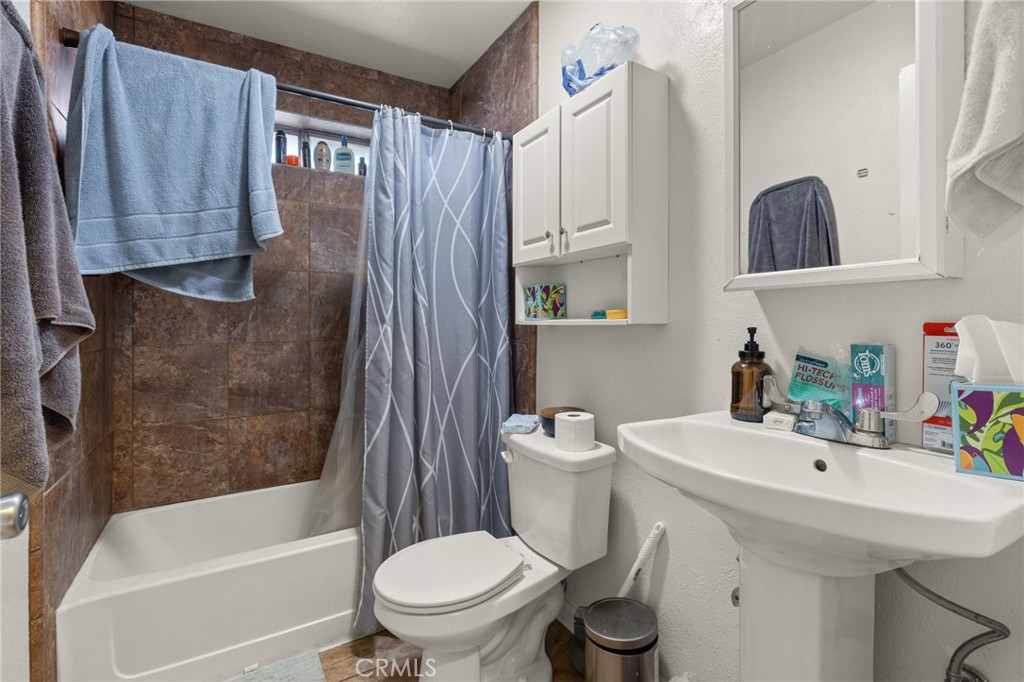 818 W 1st Street Property Photo 11