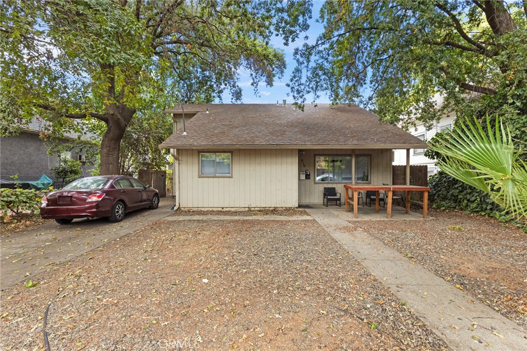 818 W 1st Street Property Photo 13