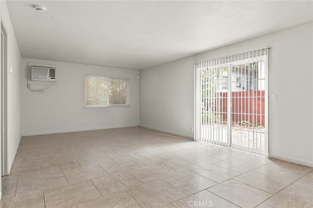 818 W 1st Street Property Photo 14