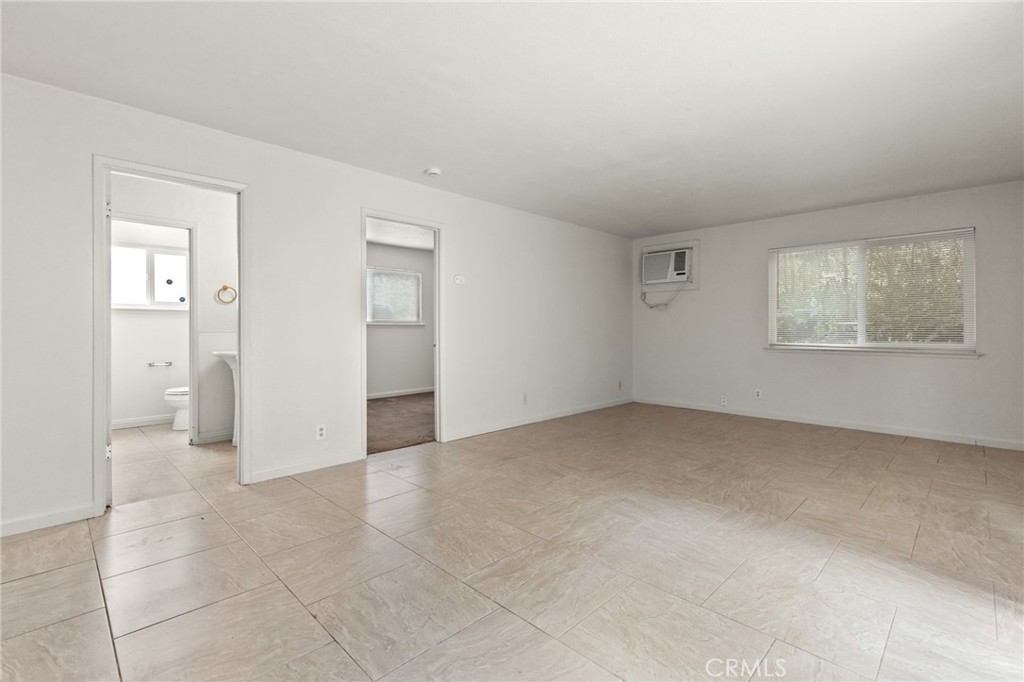 818 W 1st Street Property Photo 15