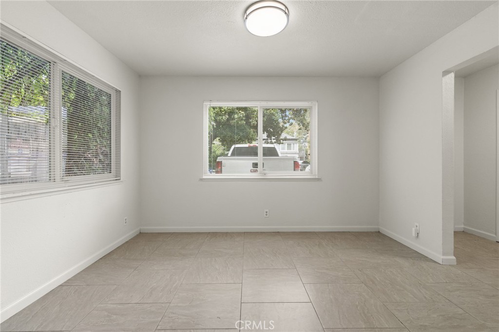 818 W 1st Street Property Photo 19