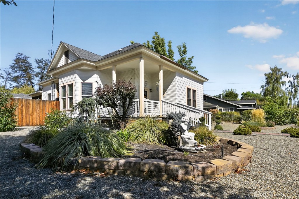 349 N Oregon Street Property Photo 4