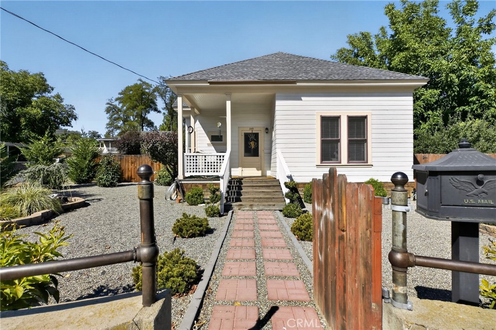 349 N Oregon Street Property Photo 5