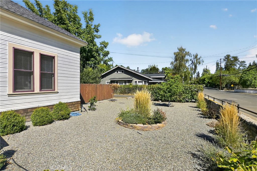 349 N Oregon Street Property Photo 55