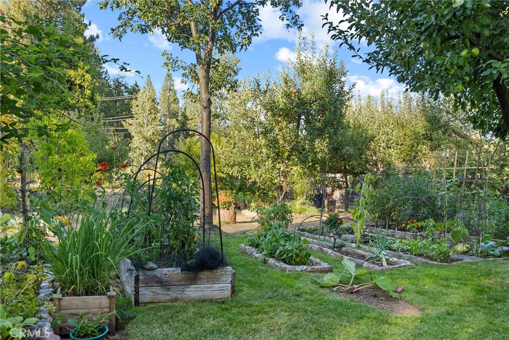 400 1st Property Photo 3
