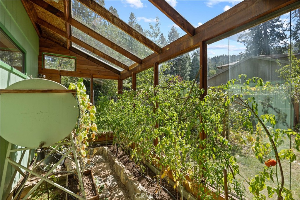 400 1st Property Photo 33