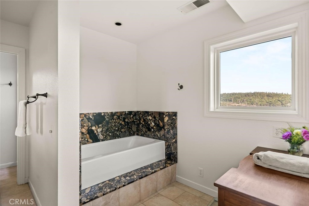 14950 Eagle Ridge Dr Property Photo 29