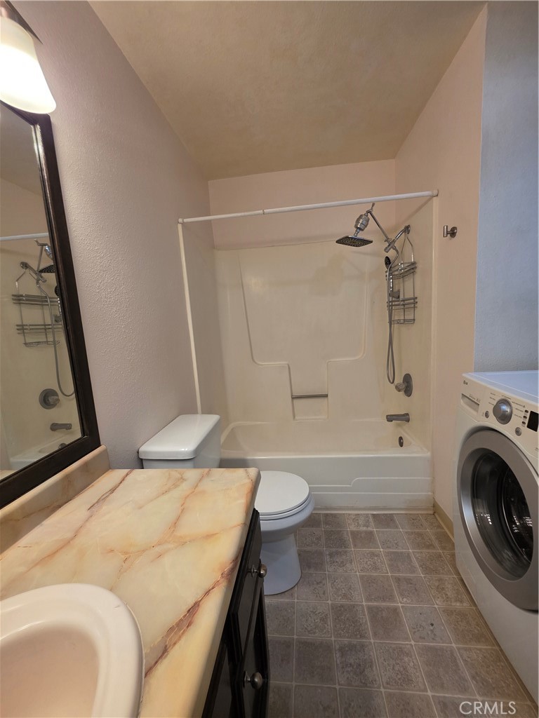 1110 W 8th 3 Property Photo 23