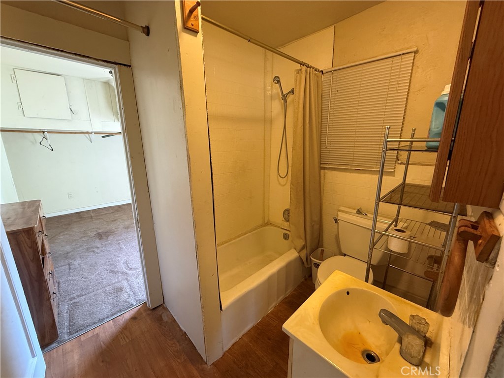 3141 Burlington Property Photo 8