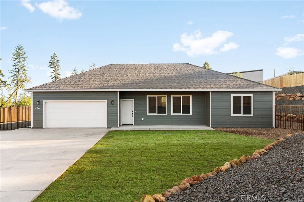 5811 Golden Oaks Road Property Photo 1