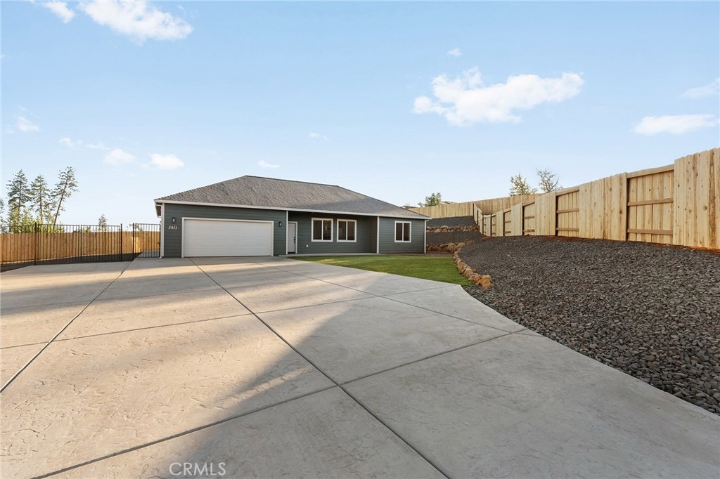5811 Golden Oaks Road Property Photo 3