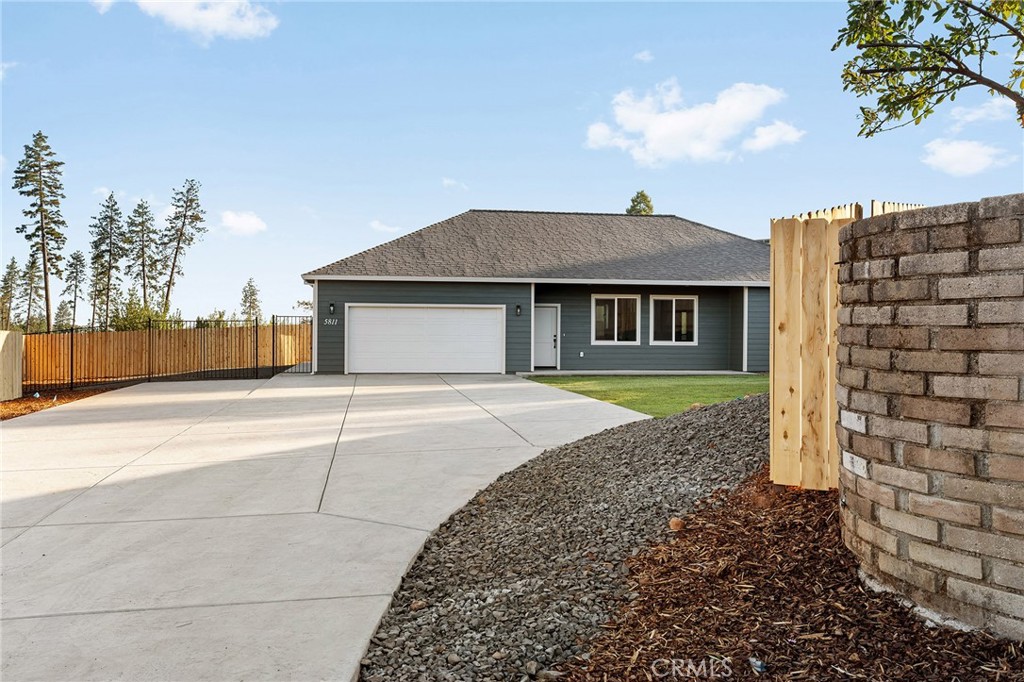 5811 Golden Oaks Road Property Photo 4