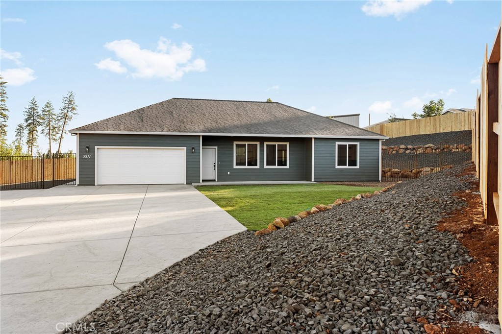 5811 Golden Oaks Road Property Photo 5