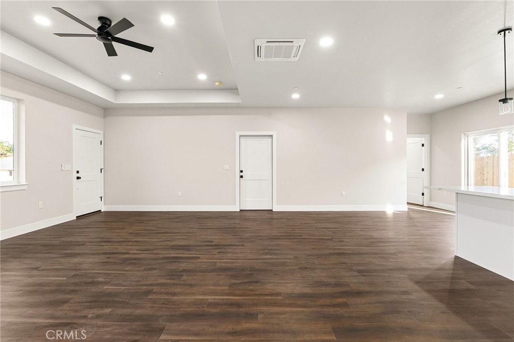 5811 Golden Oaks Road Property Photo 6