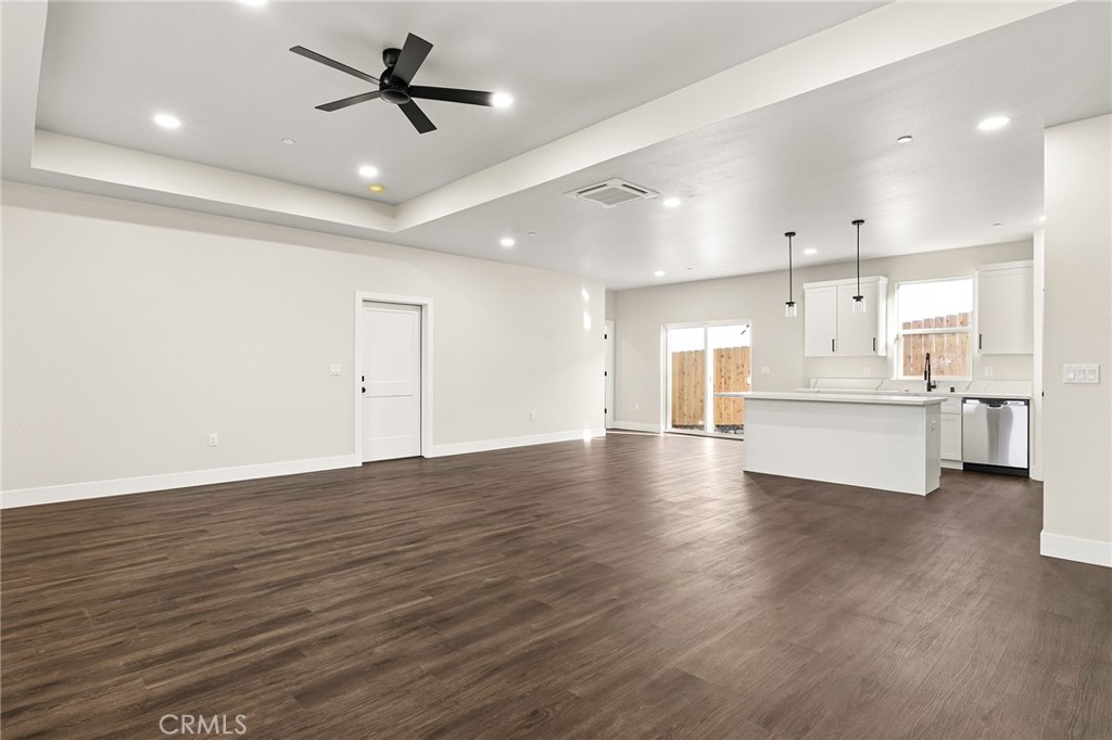 5811 Golden Oaks Road Property Photo 7