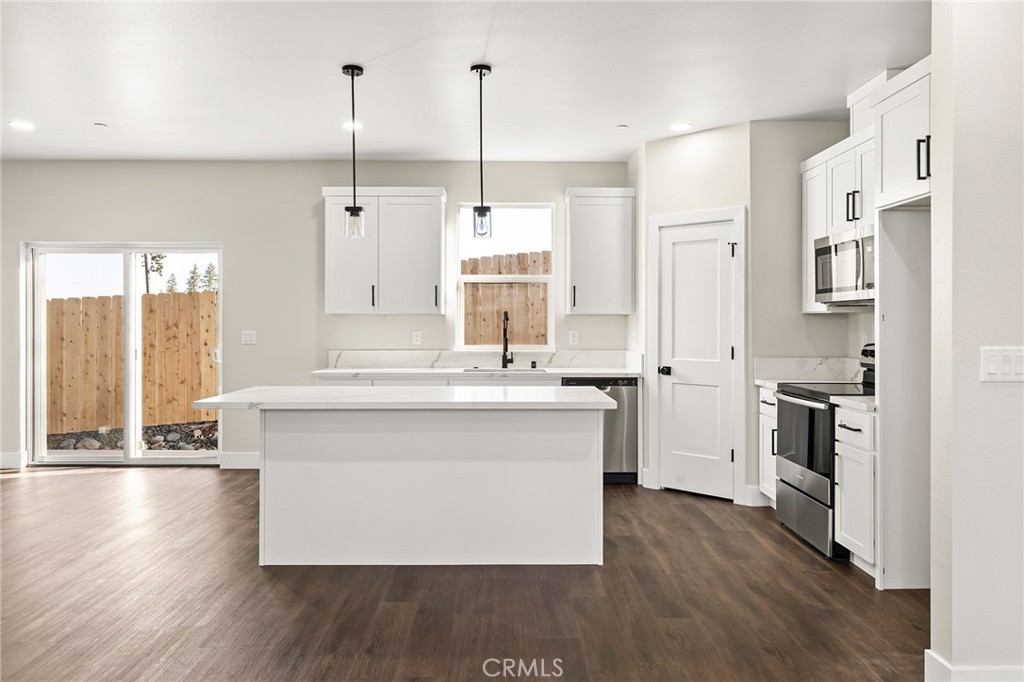 5811 Golden Oaks Road Property Photo 8